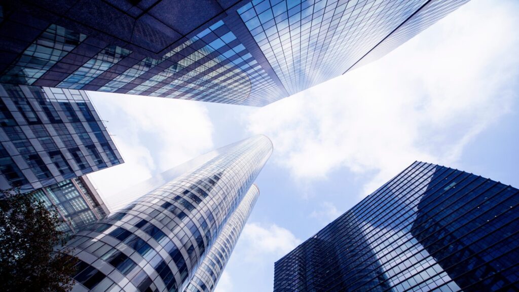 Raphaël Varane renforce son portefeuille d’innovation : après Kinvent, le champion du monde rejoint le fonds SLAM 2 Investissement Raphaël Varane s'associe au fonds de private equity SLAM, co-fondé par TRAIL