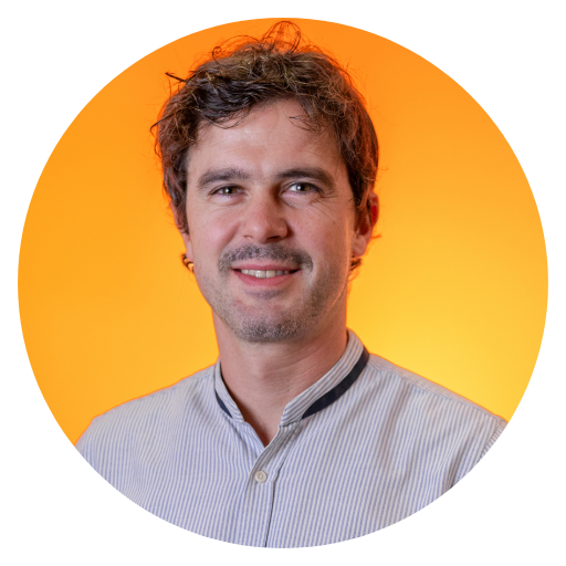 Nuestro equipo 48 xavier-orange-portrait