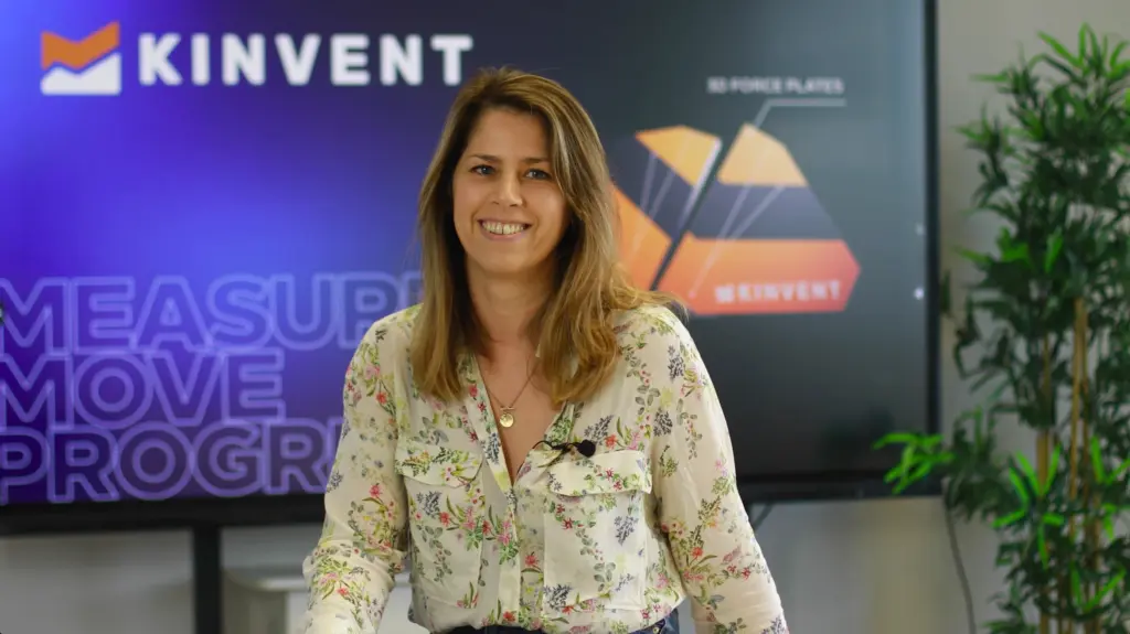 Portrait of Agnès, Financial Controller at Kinvent, standing in front of a Kinvent background during an interview